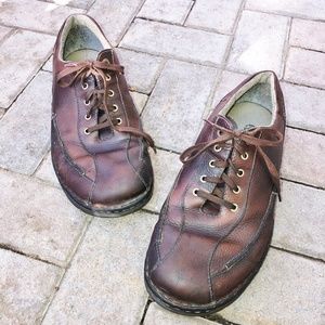 Dr. Martens brown leather lace up oxfords